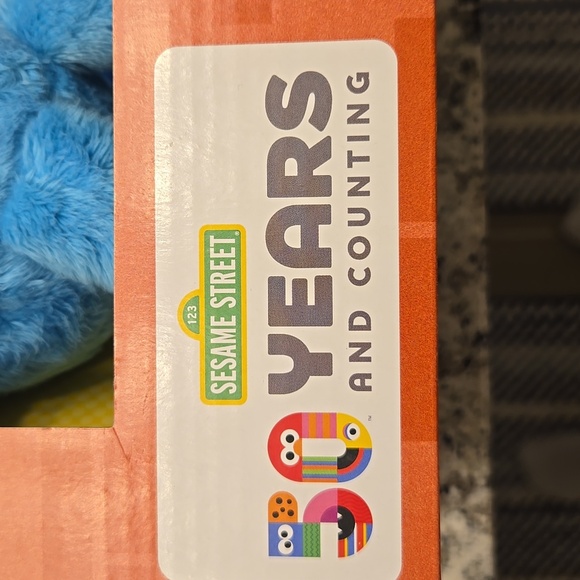 SING AND PLAY SONGBOOK AND CUDDLY COOKIE MONSTER. NEW IN BOX. - Picture 7 of 8